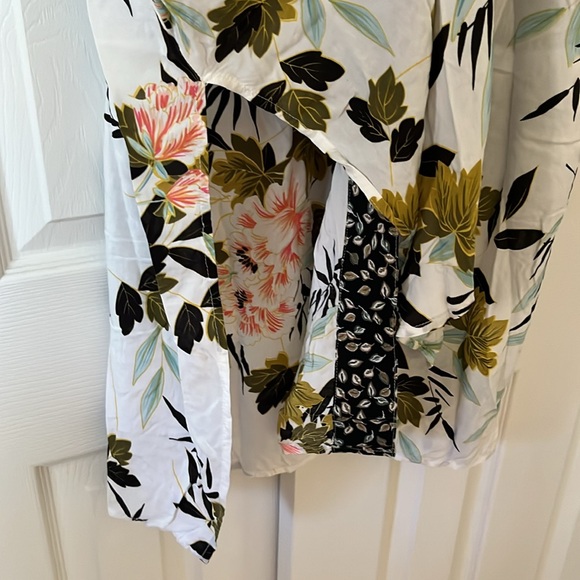 Floral and Lace Kimono Style Robe - Picture 5 of 6